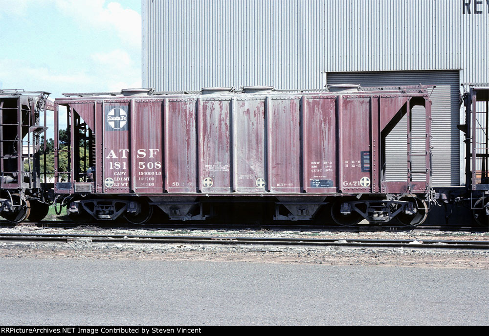 Santa Fe cement covered hopper ATSF #181508